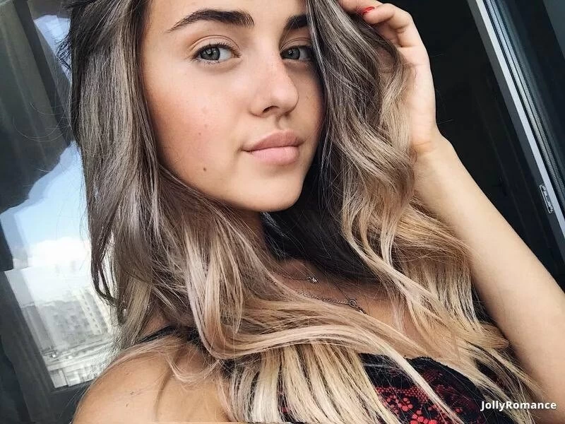 Victoriya, 23