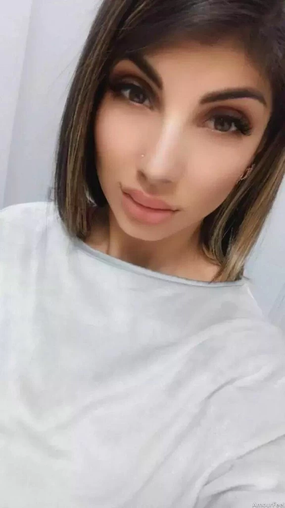 Yana, 33