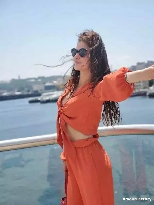 Olga, 25